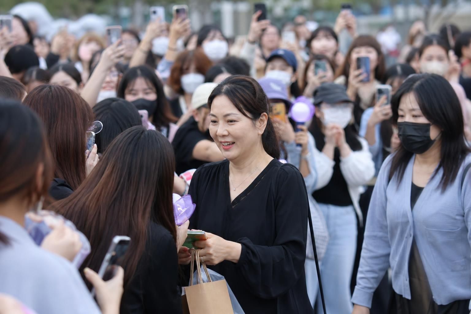 [concert crowd] Image showing the article's key context - Many fans framed the moment as wholesome. One viral post praised he...