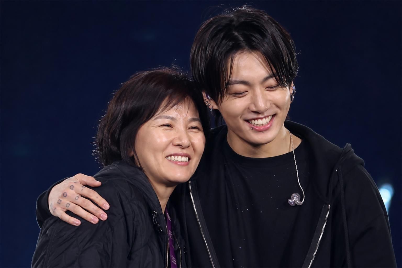 [Jungkook mother] Image showing the article's key context - For a large portion of ARMY, the clips were interpreted as an ext...