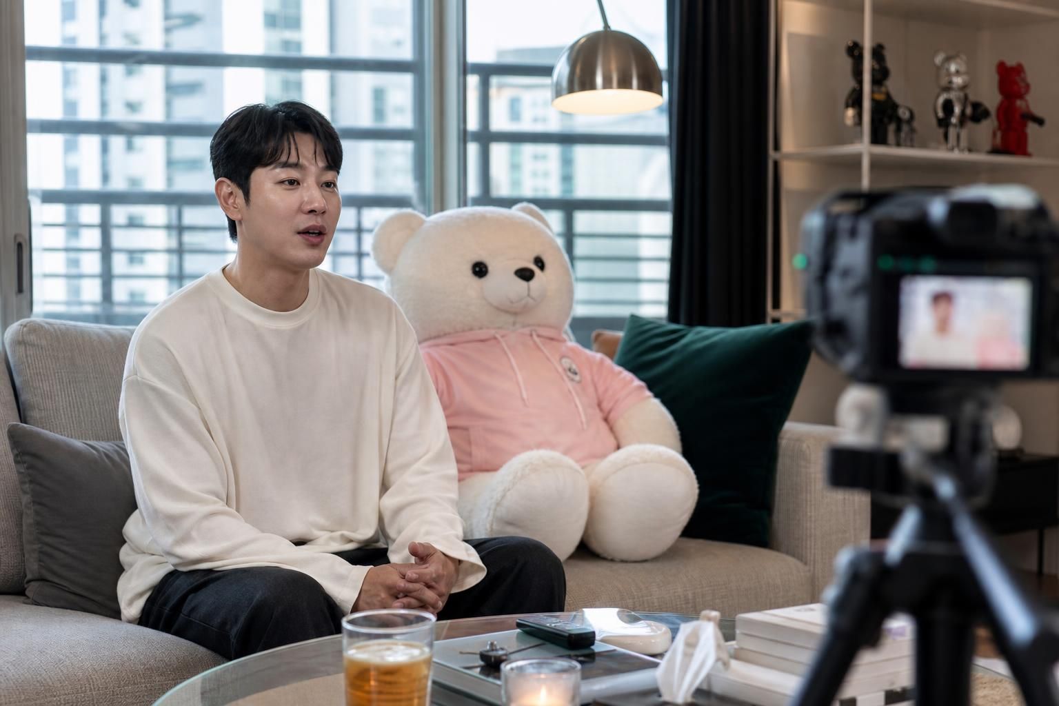 Korean variety show Image explaining the article's impact and background - In South Korea, television viewership increasingly...