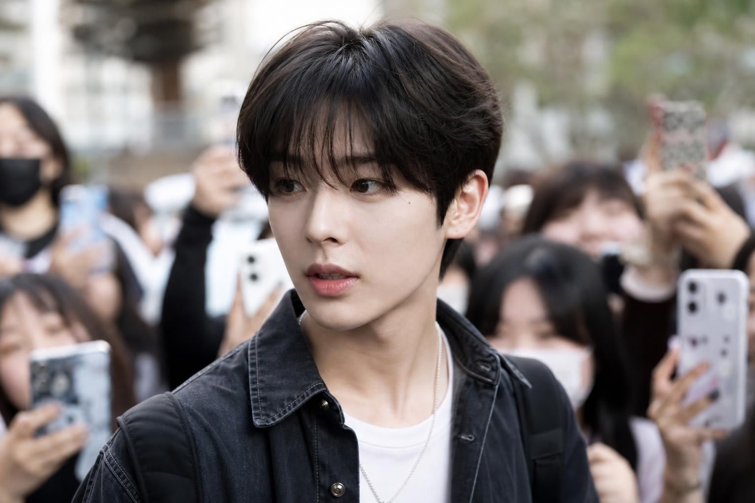 [K-pop idol] Image explaining the article's impact and background - That dynamic—between perceived authenticity and technolog...