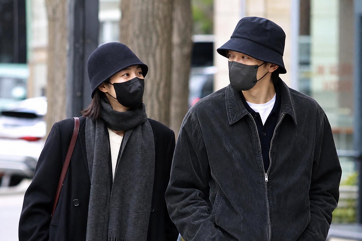 [street date, kim go eun, lee sang yi] Image showing the article's key context - The photos show Kim Go Eun and Lee Sang Yi d...