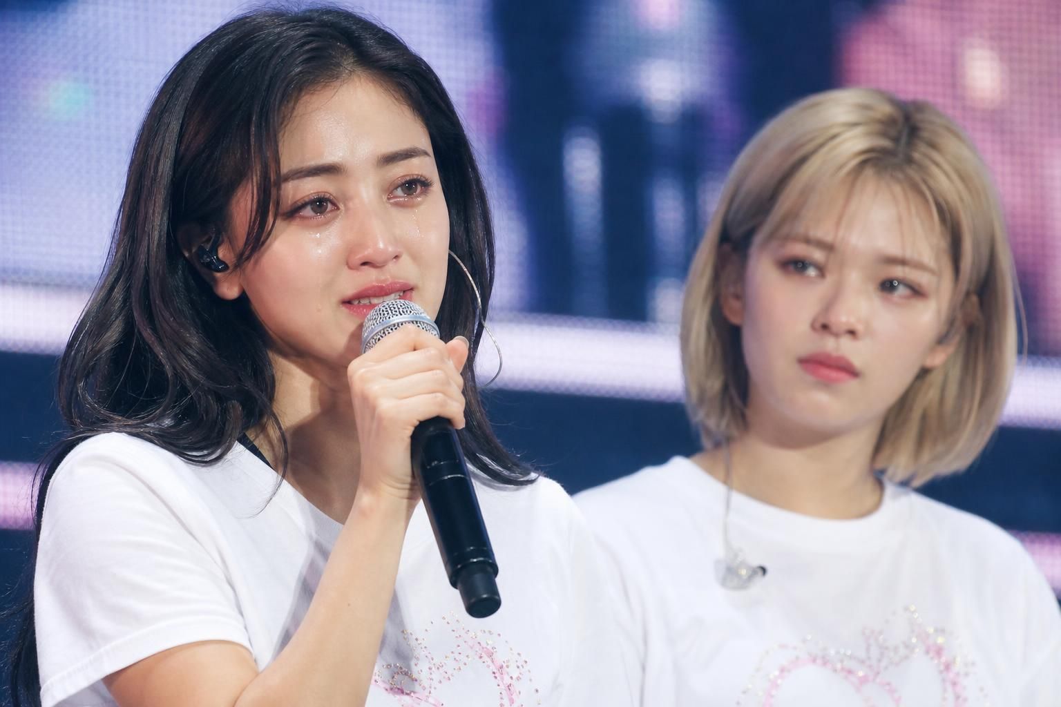 [TWICE Jihyo] Image showing the article's key context - With contract renewal discussions again in the spotlight, some online...