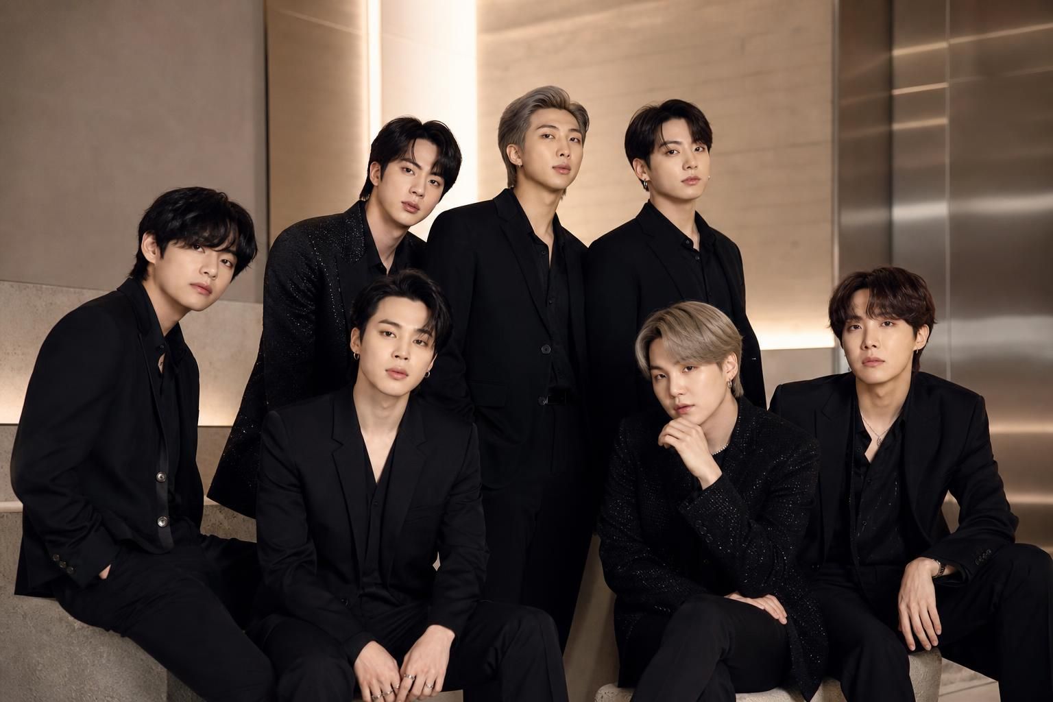 [BTS ARIRANG] Image showing the article's key context - A rare sales ceiling for a foreign male act The ranking also highligh...