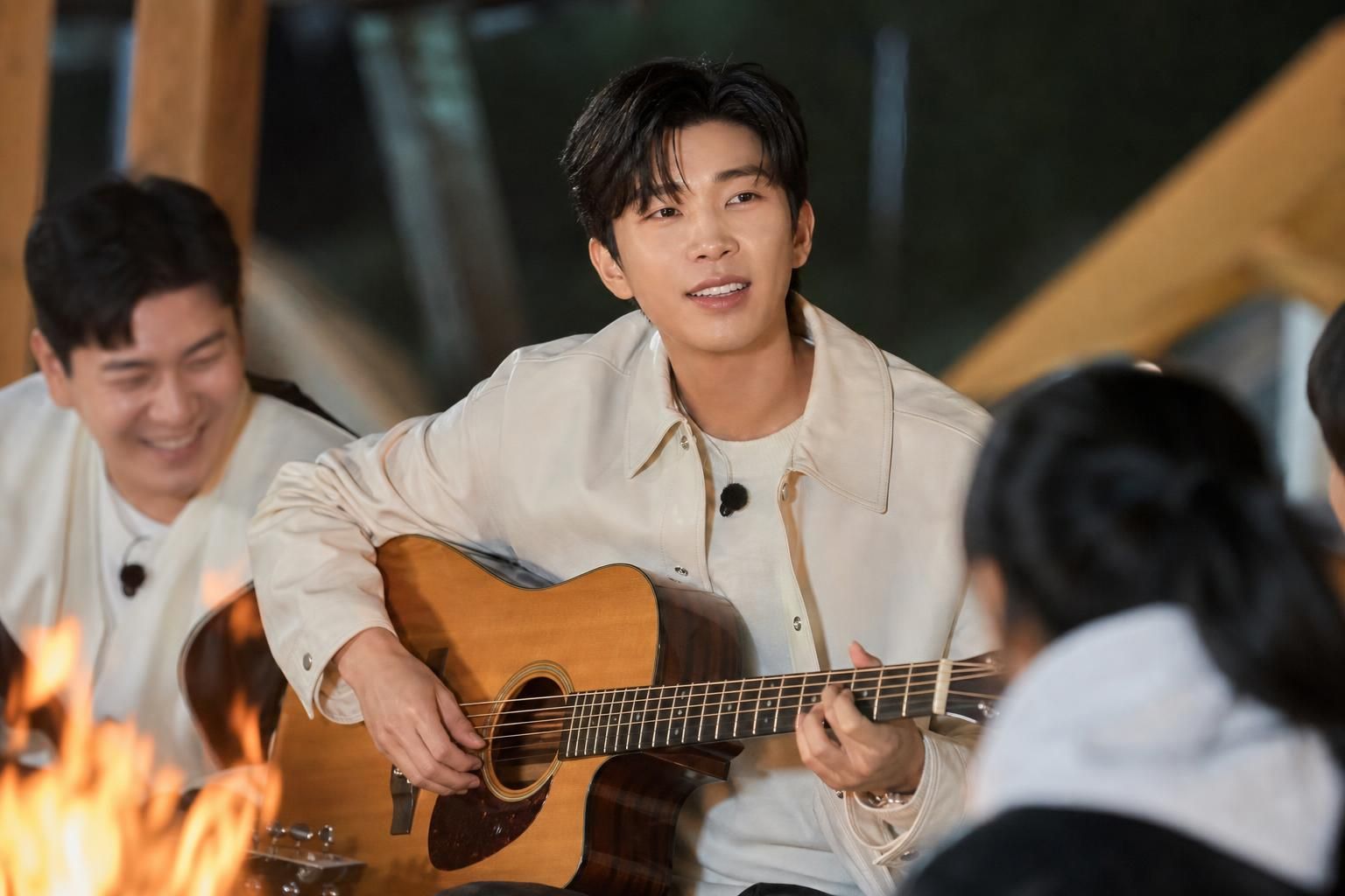 [Netflix variety, OTT charts, Korean singer] Image showing the article's key context - According to the digest, Sangol Chongg...