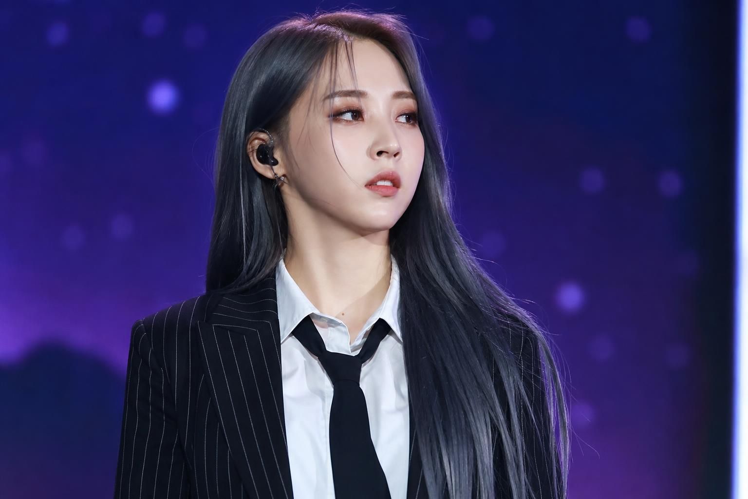 Moonbyul fans Image showing the article's key context - In the post that later went viral, a fan response asked what Moonbyul...