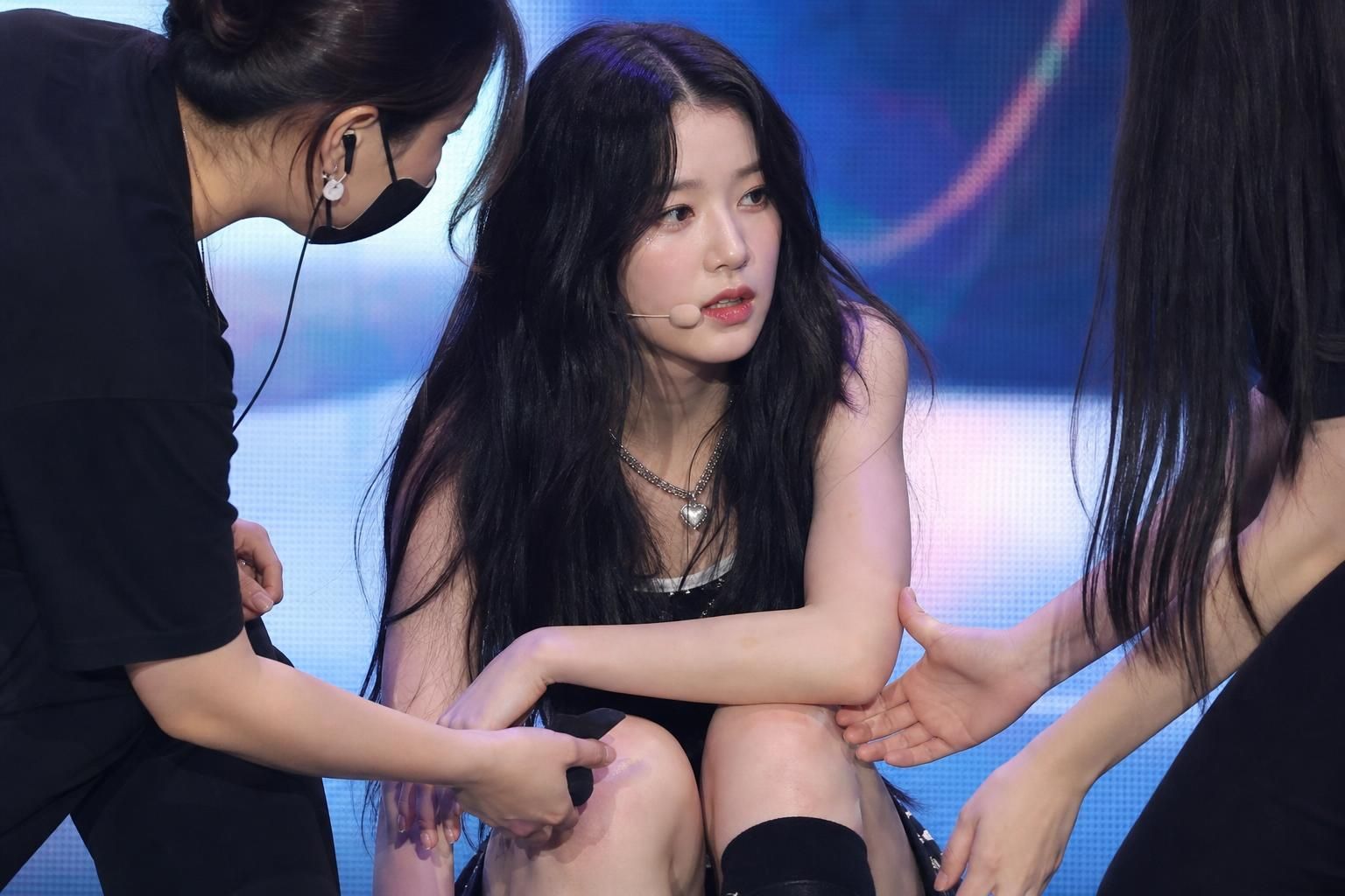 [YuBin tripleS] Image showing the article's key context - Following the collapse, YuBin was immediately taken to the medical...