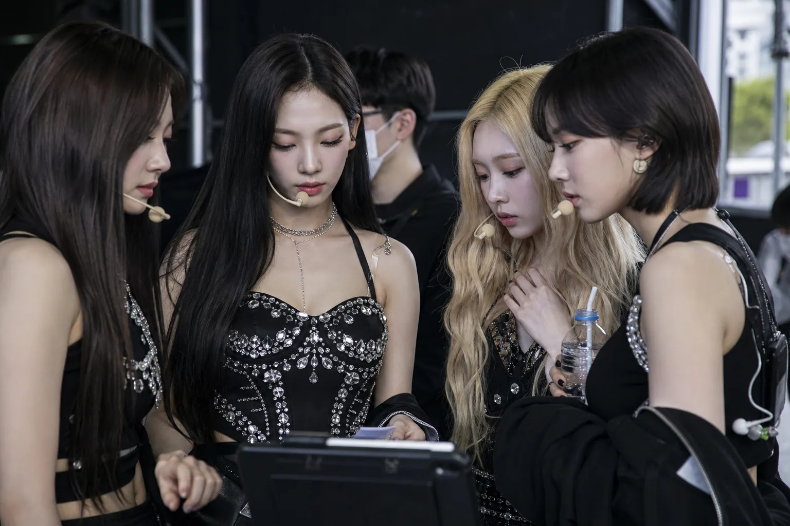 K-pop fandom discussion about beauty standards and privacy