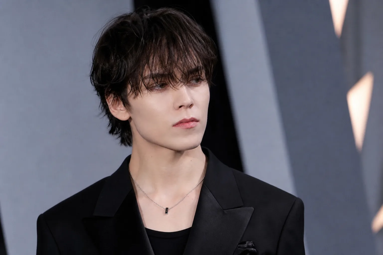 K-pop idol hairstyle transformation during a music promotion event