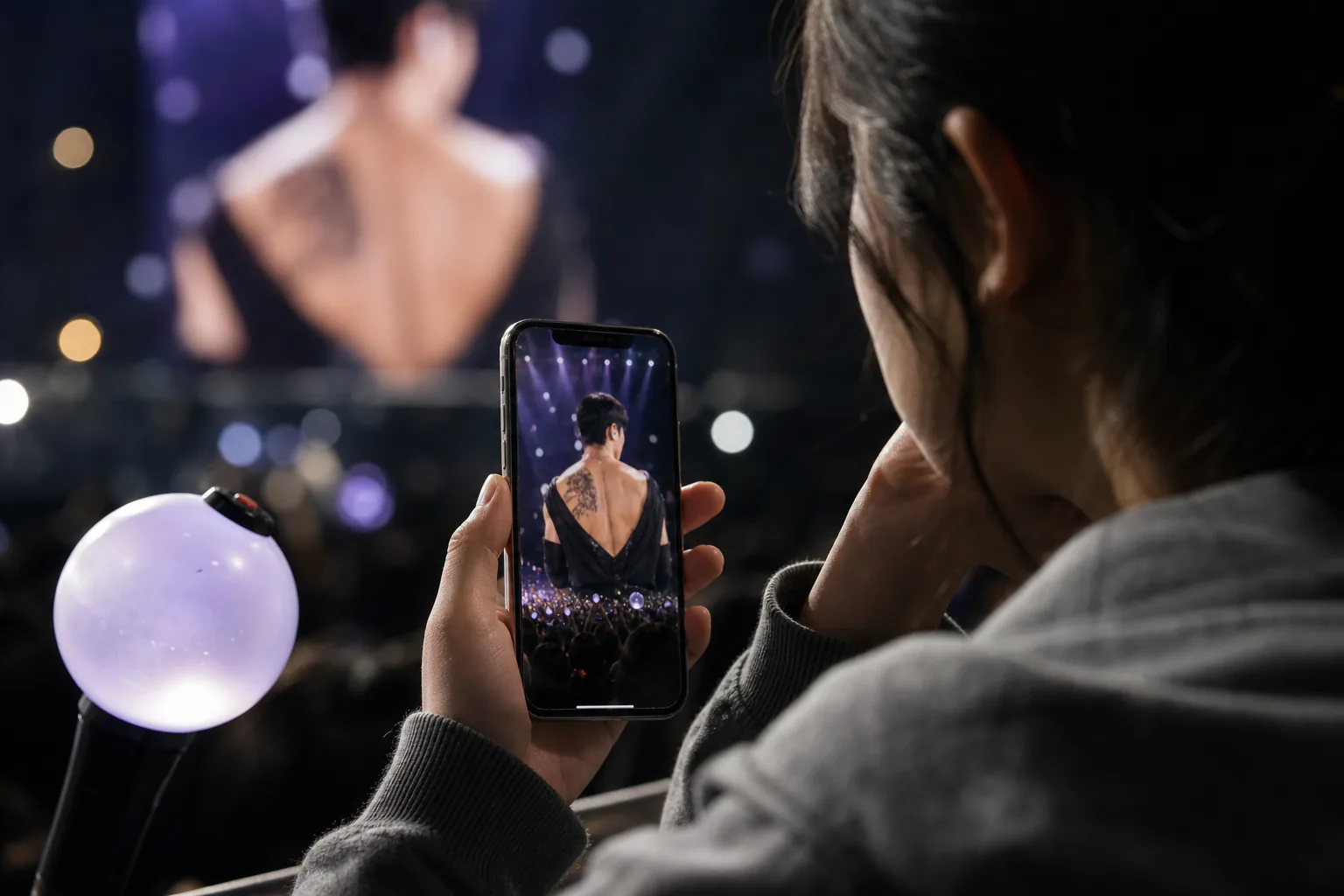Smartphone social media reactions to K-pop concert fashion and tattoo speculation