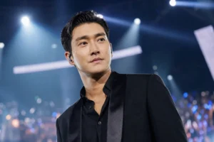Concert stage lights representing debate over Super Junior Siwon's past Christian song performances
