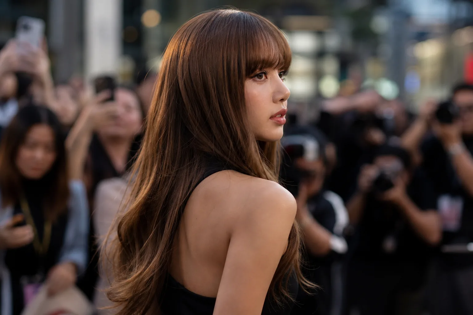 Social media reaction to celebrity appearance scrutiny