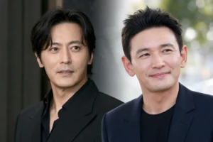 Korean entertainment reporters covering veteran actors at a public event