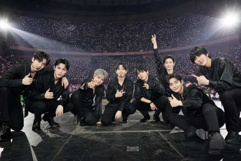 EXO Manila EXhOrizon concert crowd and stage atmosphere
