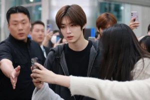 Crowded airport scene illustrating RIIZE Sungchan airport safety debate