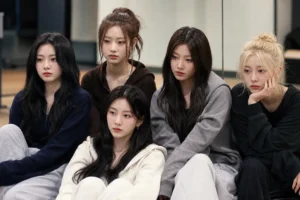 K-pop trainees in a practice studio representing RESCENE weight-loss story