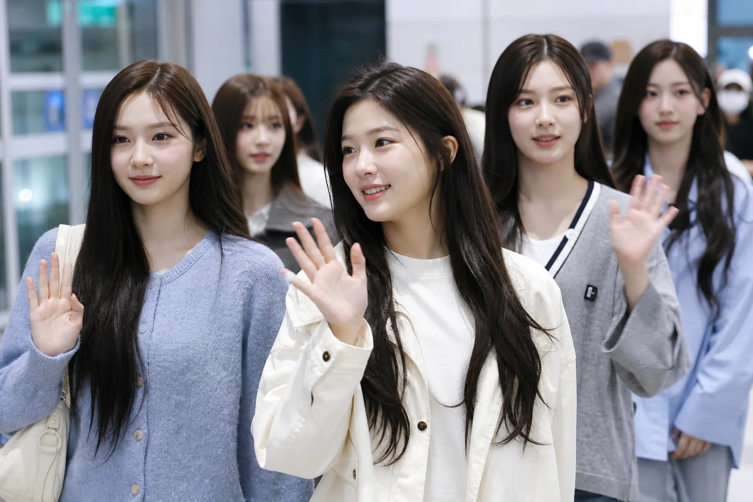 Rookie K-pop group visibility through airport media coverage