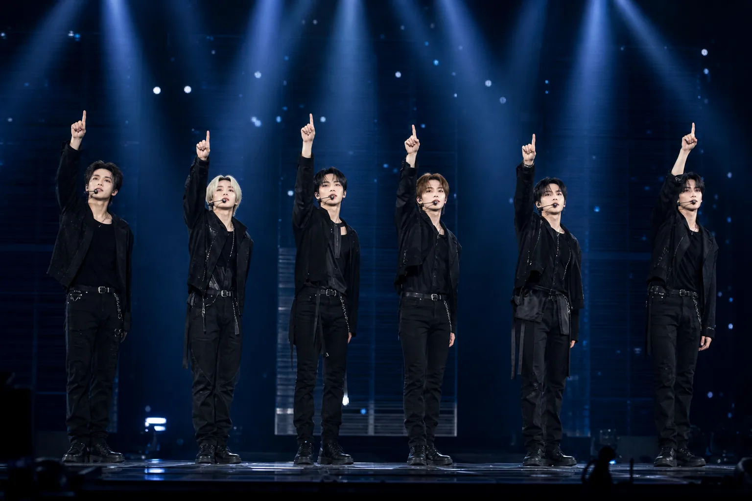 K-pop fandom discussion about group lineup changes and solo transitions