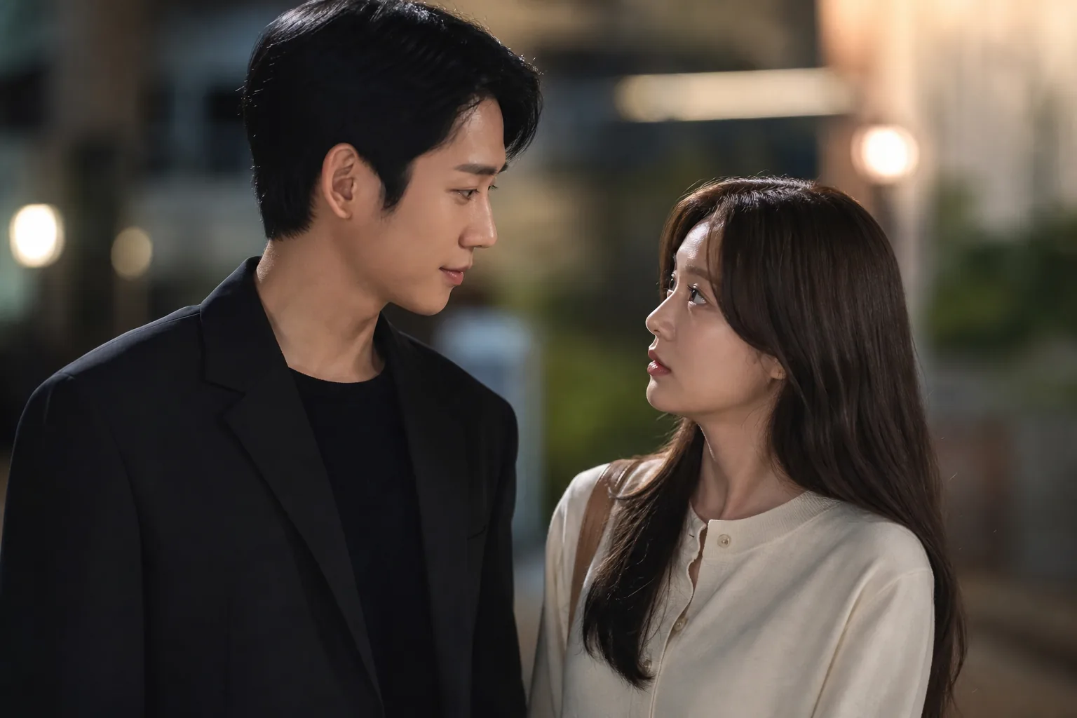 Online viewers reacting to a new Korean drama trailer release