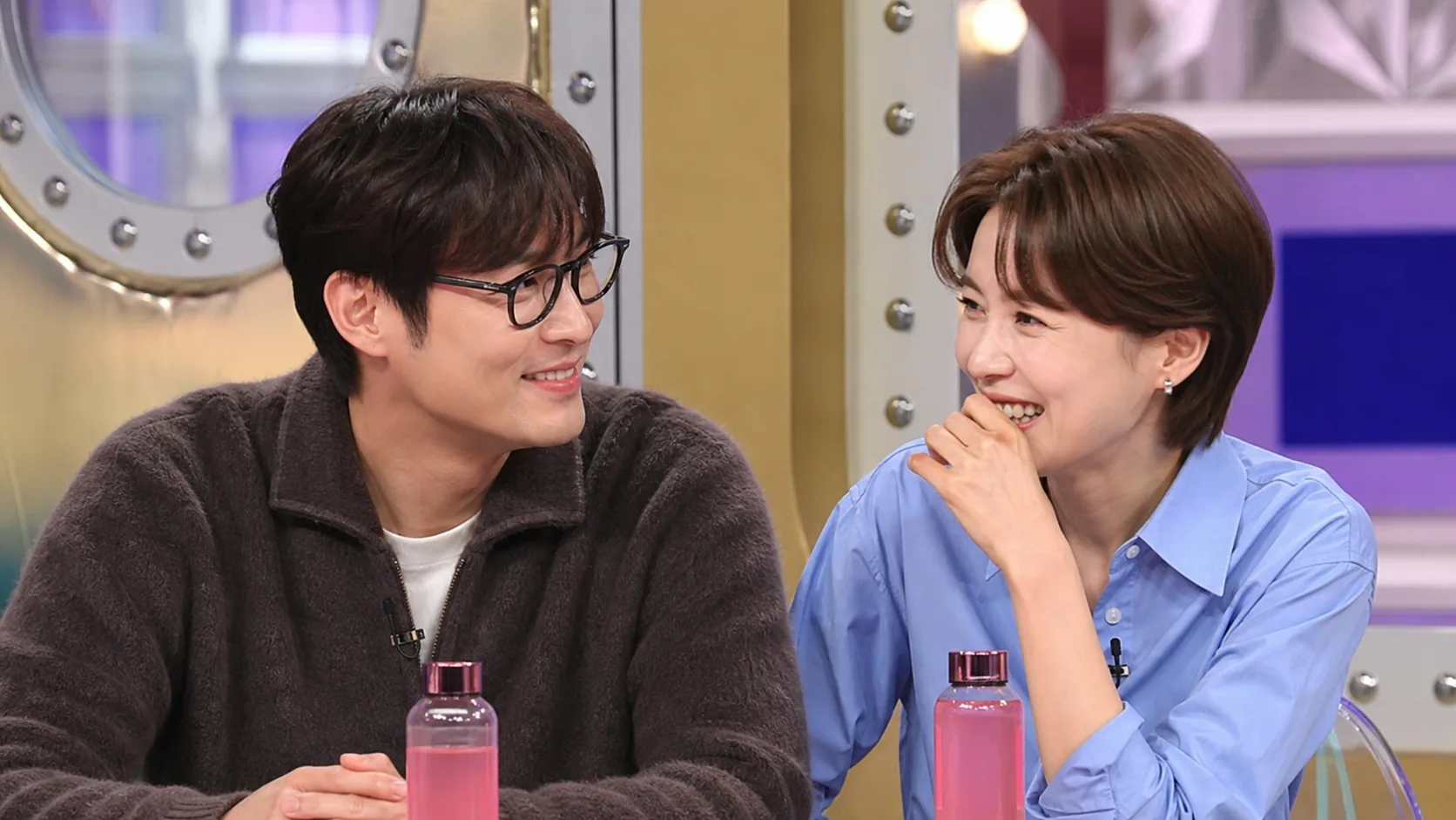 Korean variety show studio conversation about co-stars and candid feelings