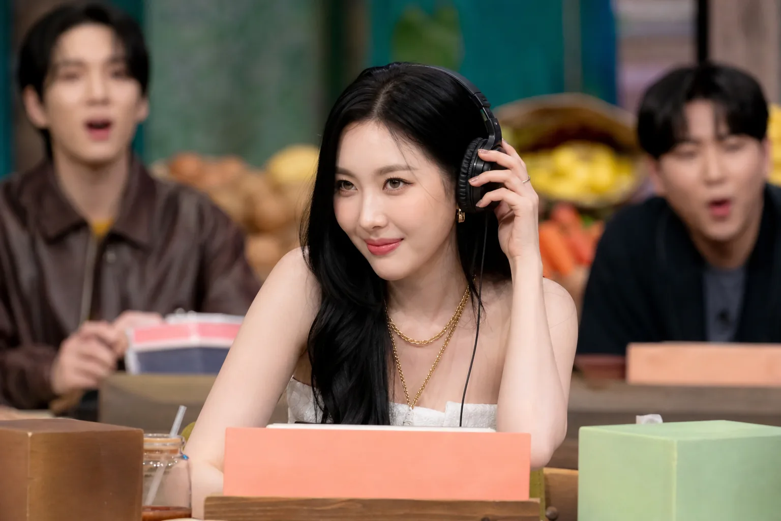 2010s K-pop nostalgia theme on a Korean variety show set
