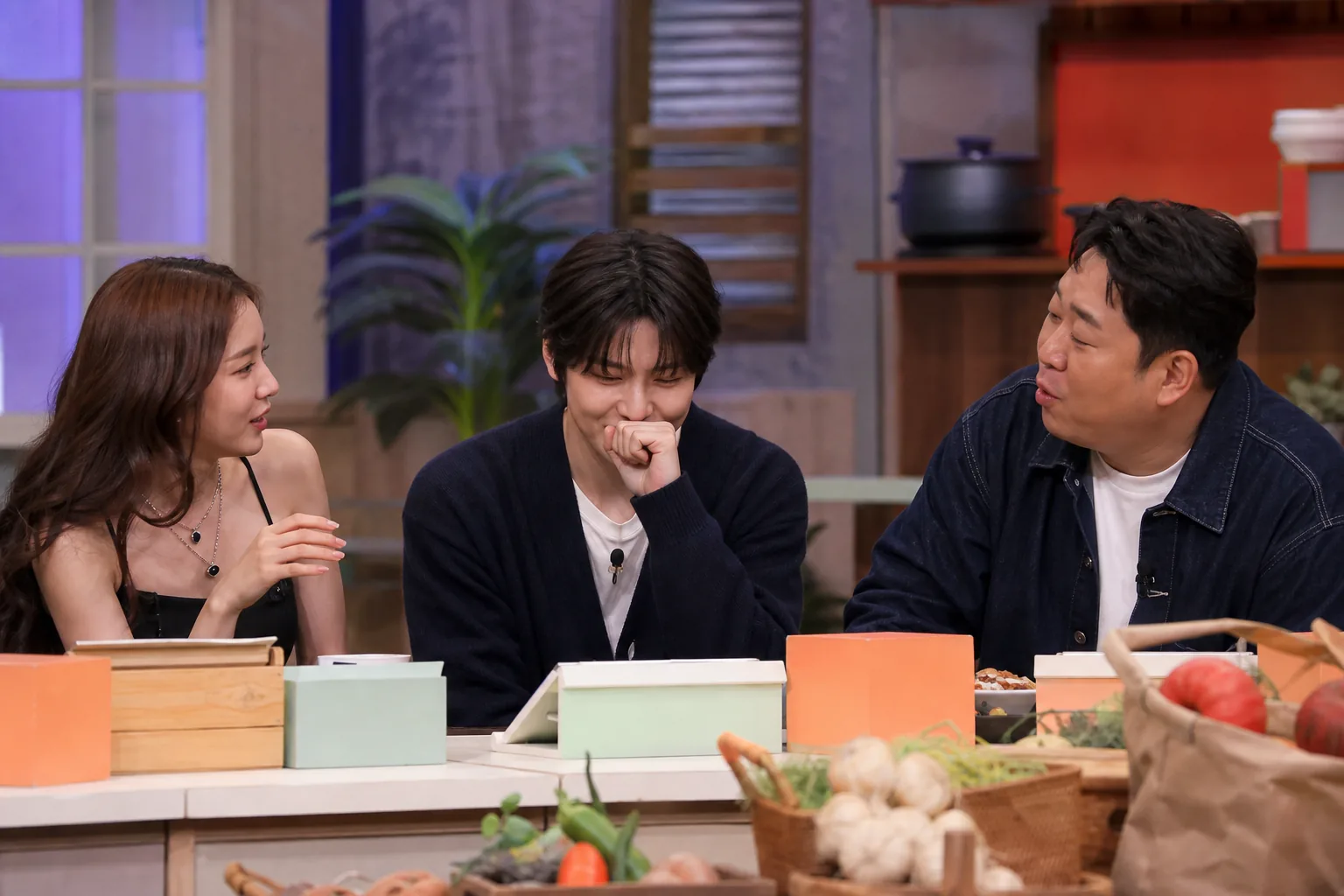 Musical and K-pop crossover promotion on Korean entertainment television