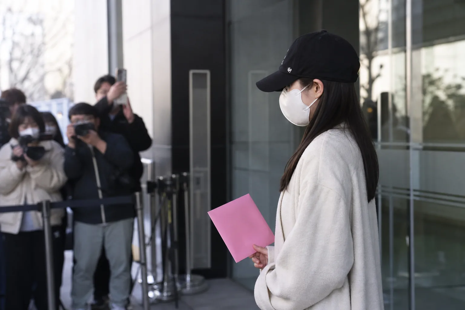 Fan letter and flowers outside a K-pop agency office