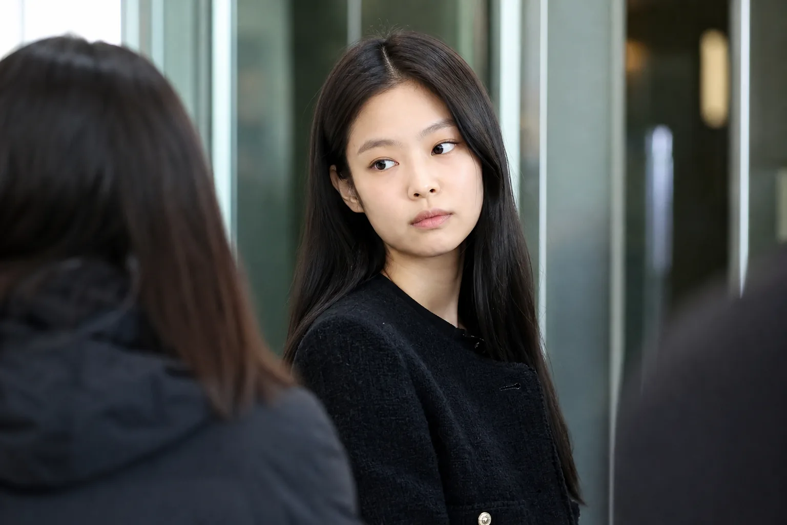 K-pop privacy debate shown through a modern entertainment office scene