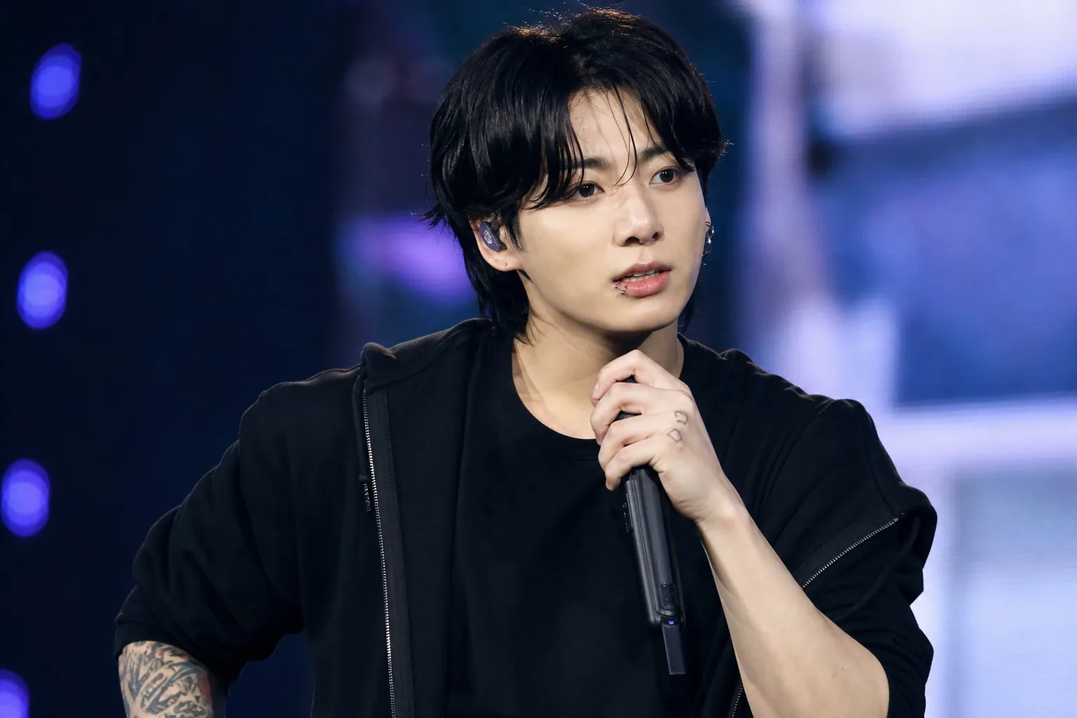 K-pop concert performer managing pain on stage