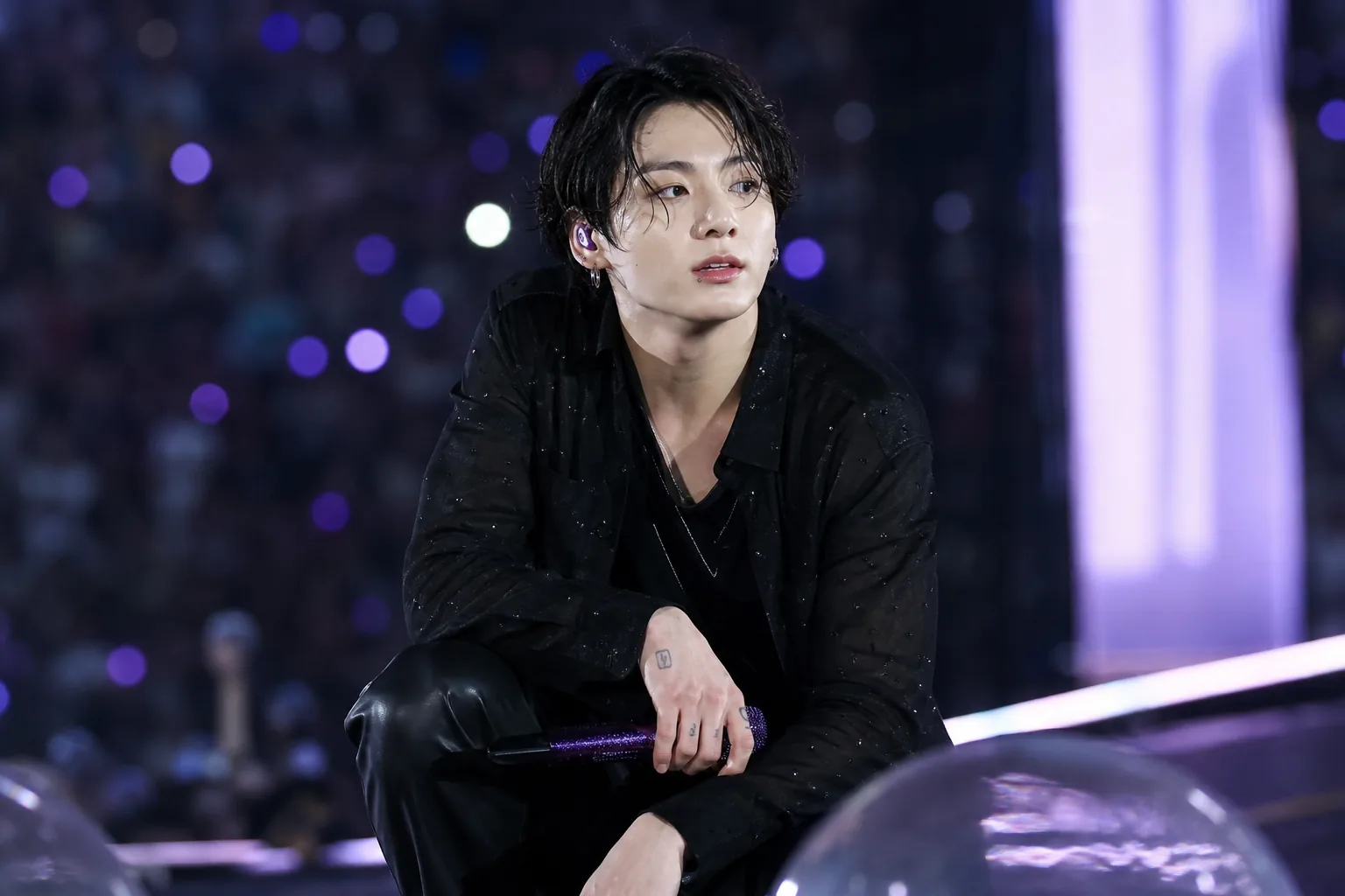 Fans sending support after BTS Jungkook back injury