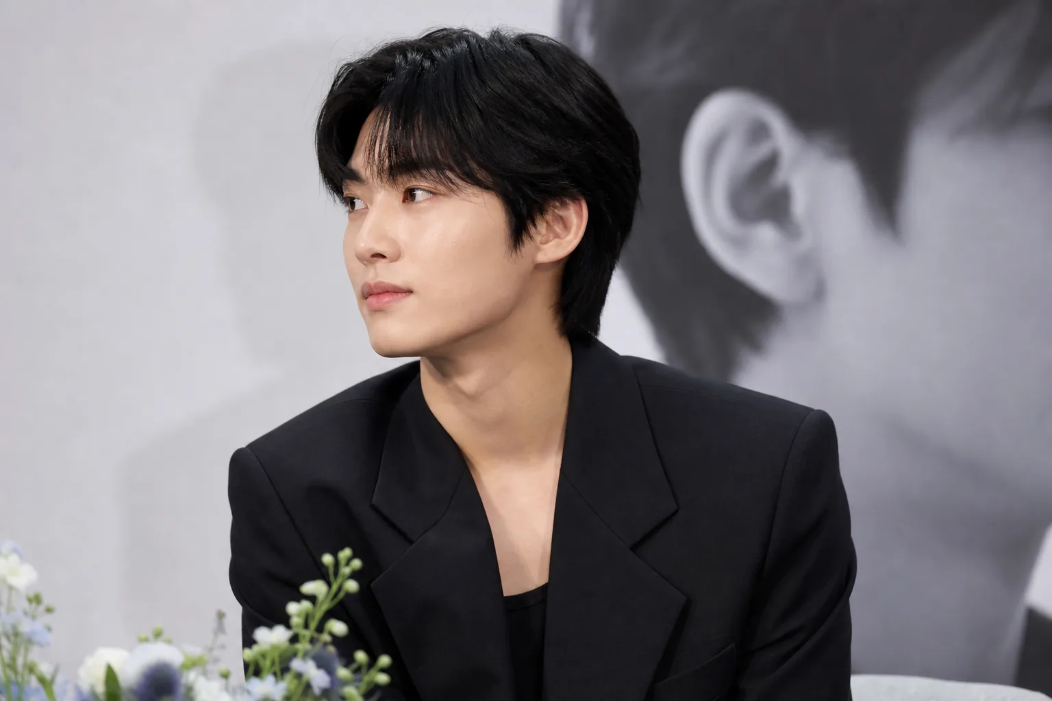 Fans preparing for Ticketlink presales for Heo Nam Jun fan meeting