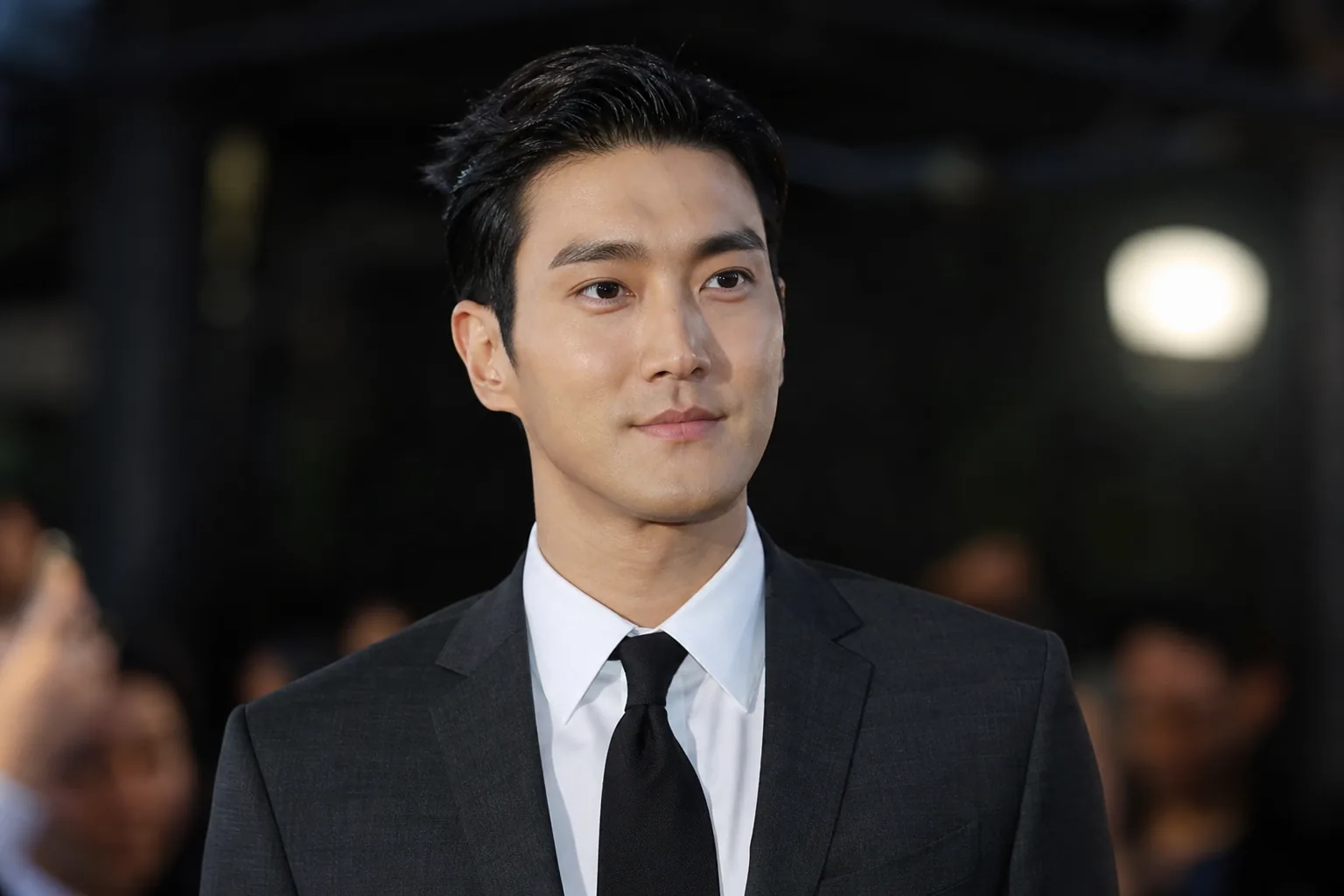 K-pop idol social media controversy and public reaction
