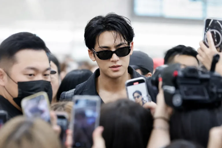 Crowded airport scene symbolizing concerns over K-pop idol boundaries