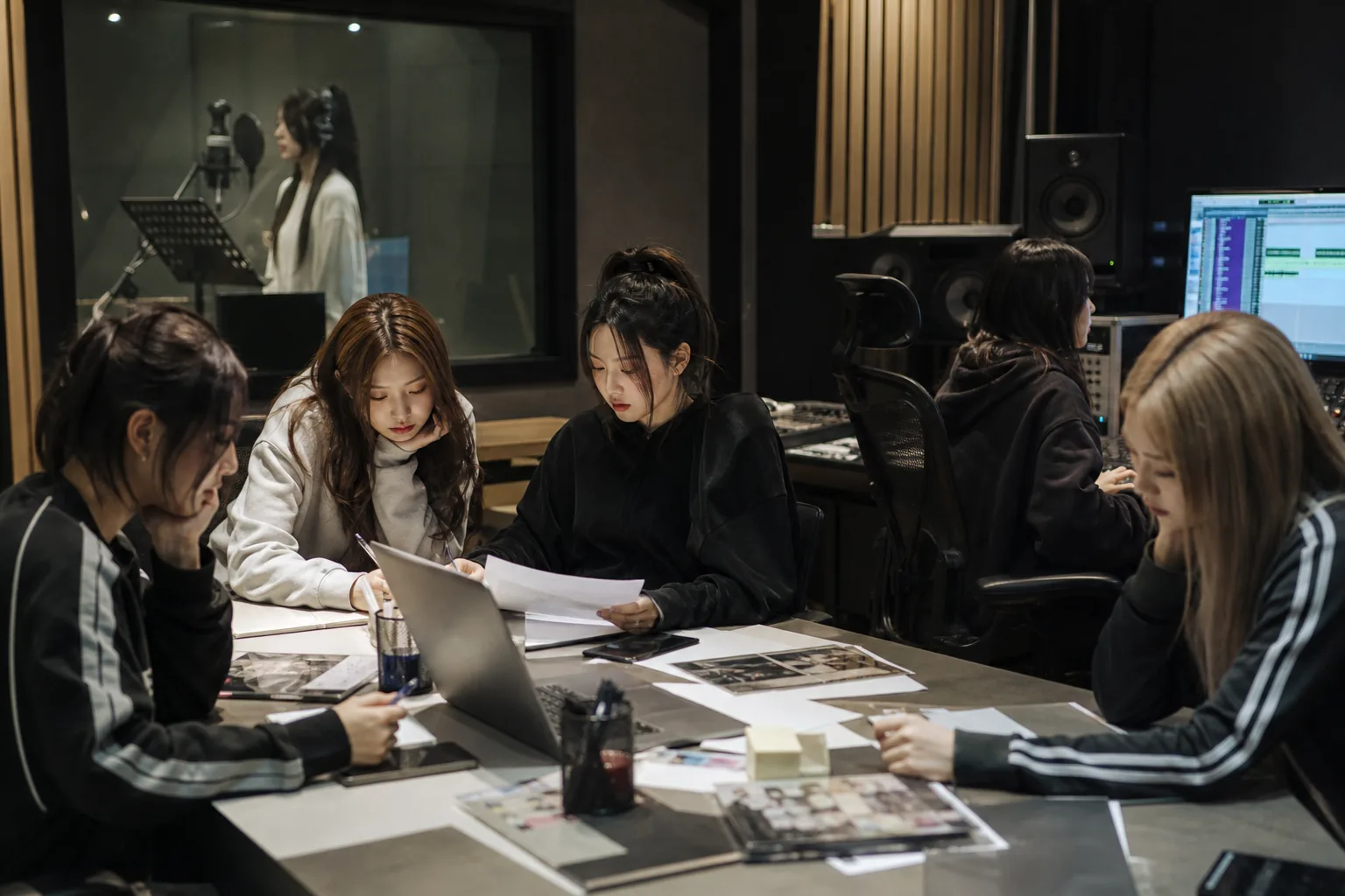 K-pop industry gap between major labels and small agencies