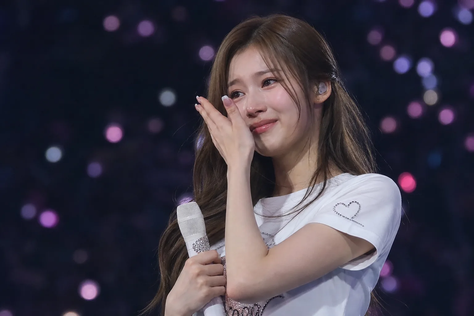 Fans reading emotional K-pop artist messages after a major concert tour