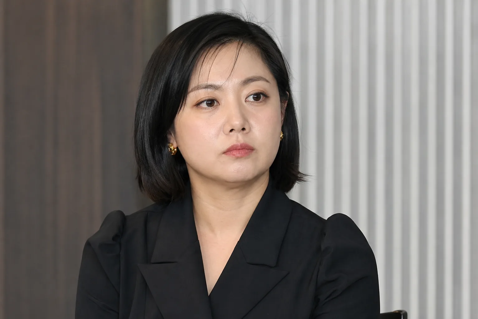 Legal documents representing Park Na Rae agency registration allegation