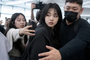 Airport privacy scene representing ONER member Yueyue sasaeng incident
