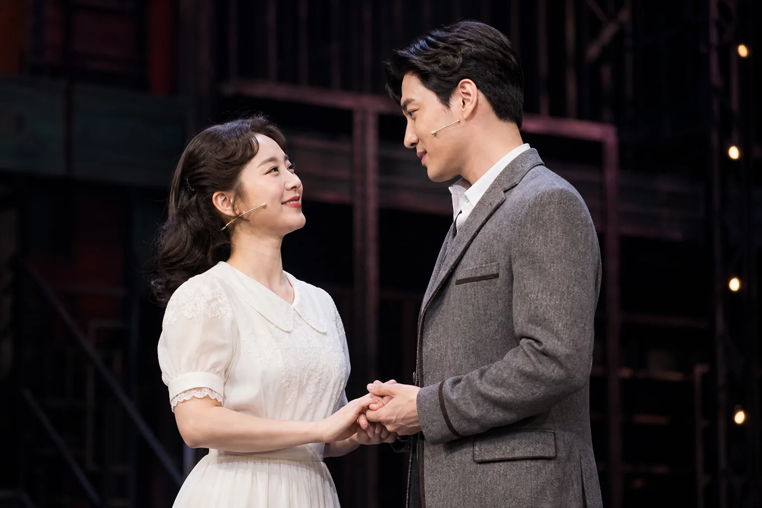 Musical theater stage symbolizing Bae Na Ra and Han Jae Ah relationship