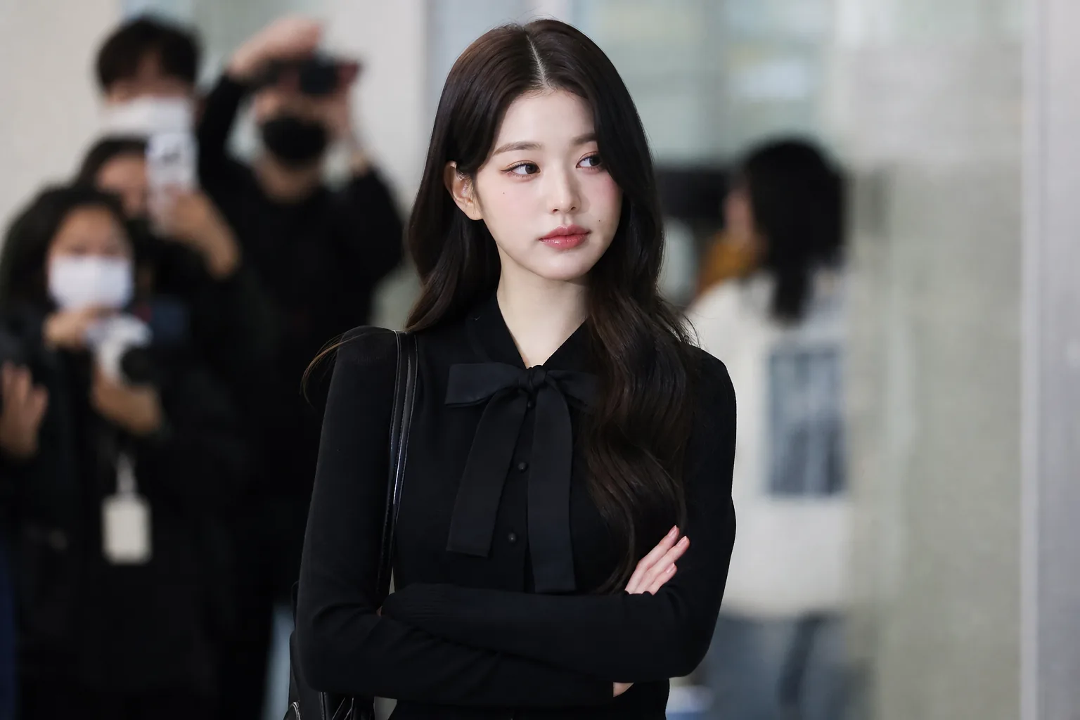 Jang Wonyoung Instagram photos amid K-pop attitude debate