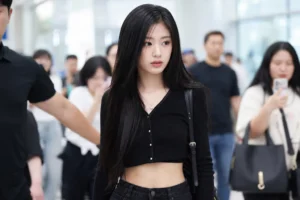 Editorial image representing K-pop airport fashion coverage and online attention around BABYMONSTER Ahyeon