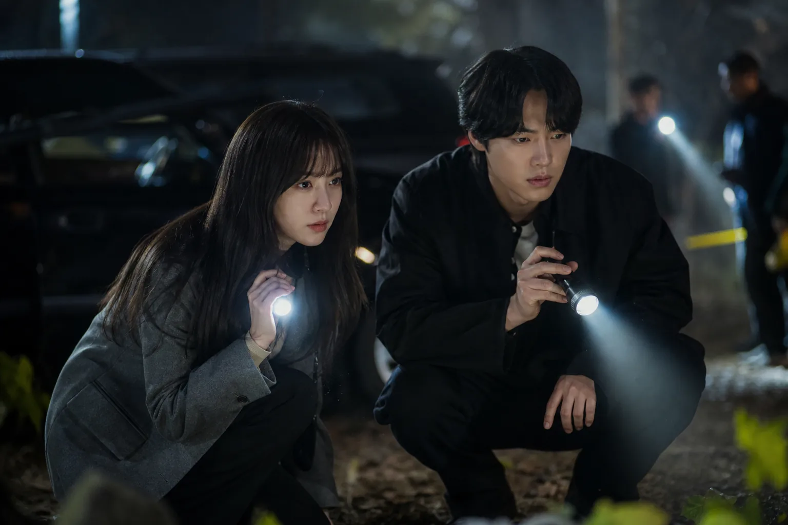 Hotel heiress and prosecutor partnership in Korean occult romance drama
