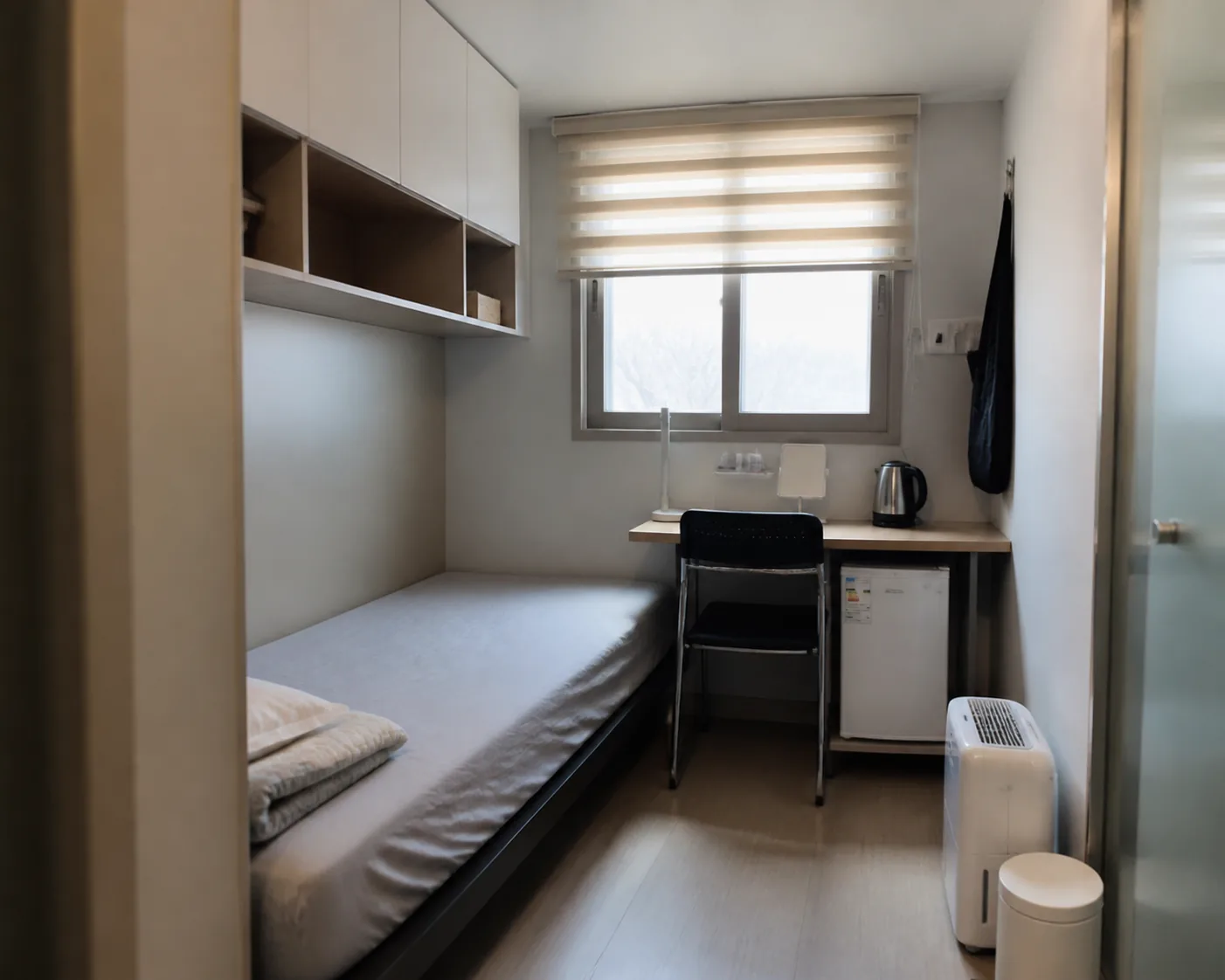 Compact goshiwon room representing Goo Hye Sun minimalist lifestyle comments