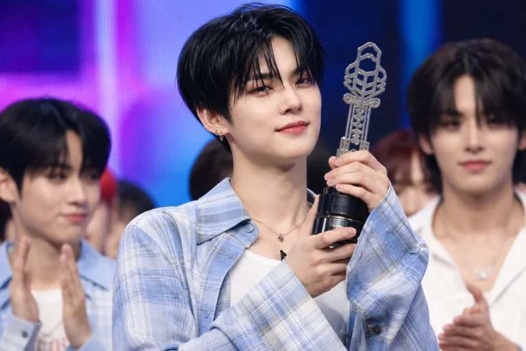 TXT Yeonjun Ice Cream Music Core trophy news image