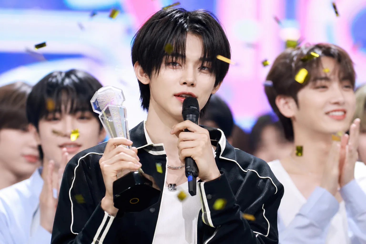 K-pop music show stage with trophy spotlight for Yeonjun Ice Cream win
