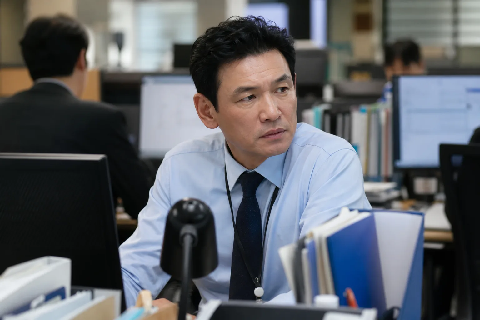 Korean entertainment industry spotlight showing actors and drama viewership trends