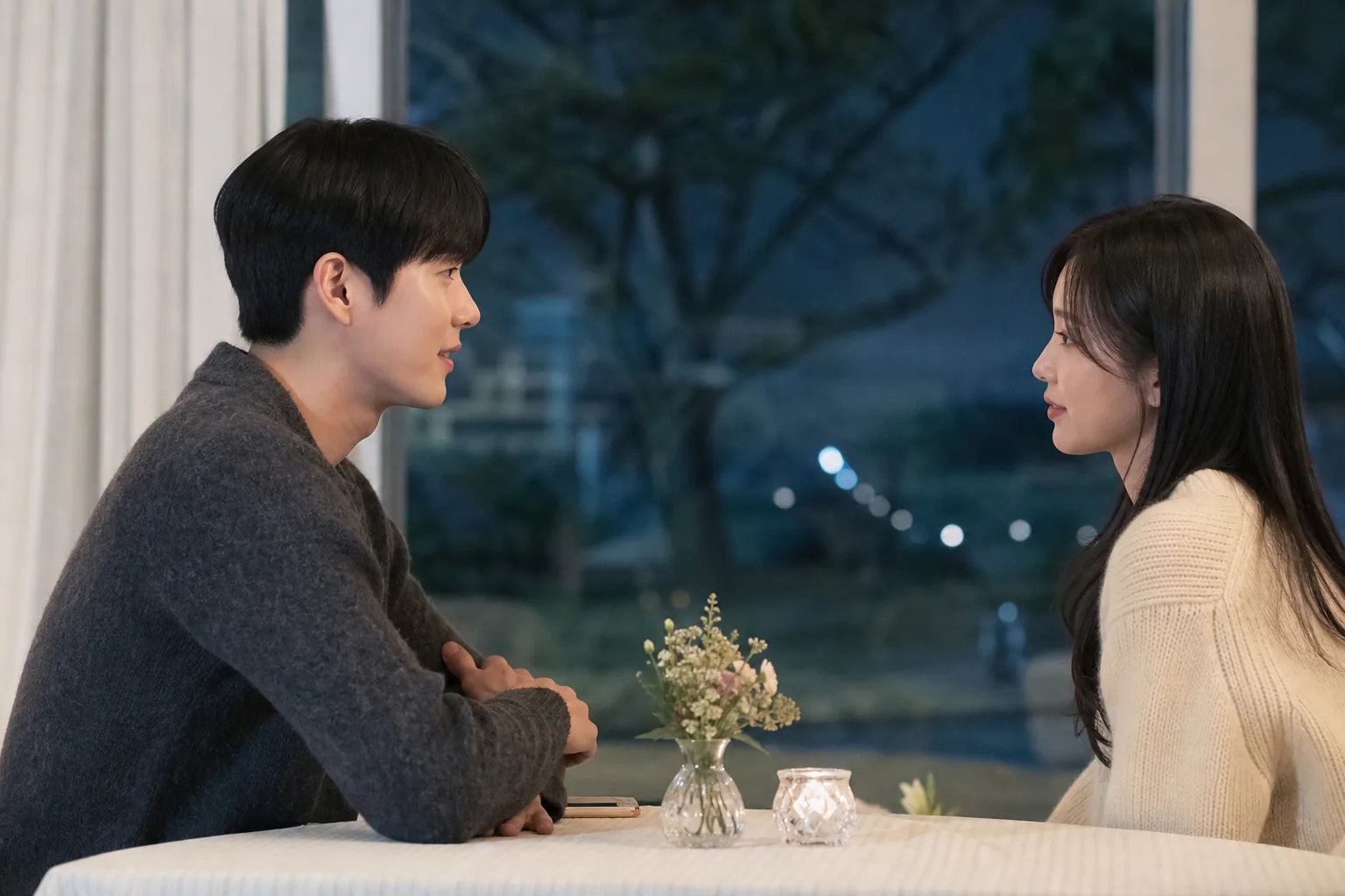 Reality dating show finale table scene representing Heart Signal 5 final choices
