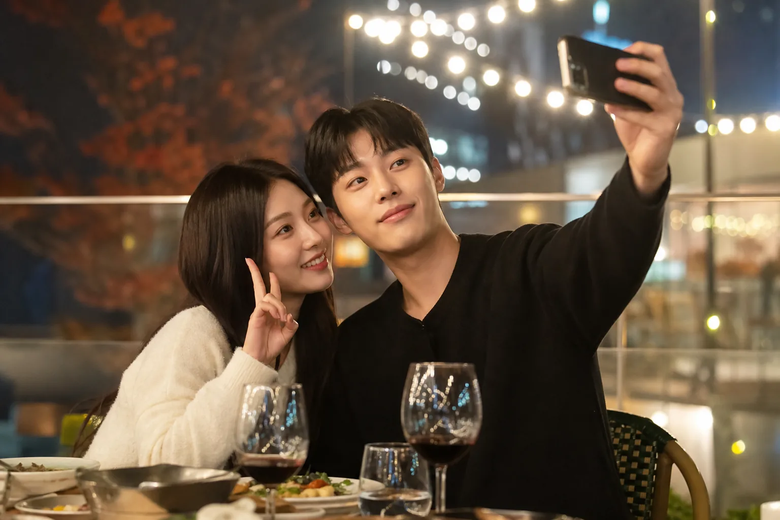 Korean reality show couple epilogue scene representing Park Woo Yeol and Kang Yu Kyung dating after filming
