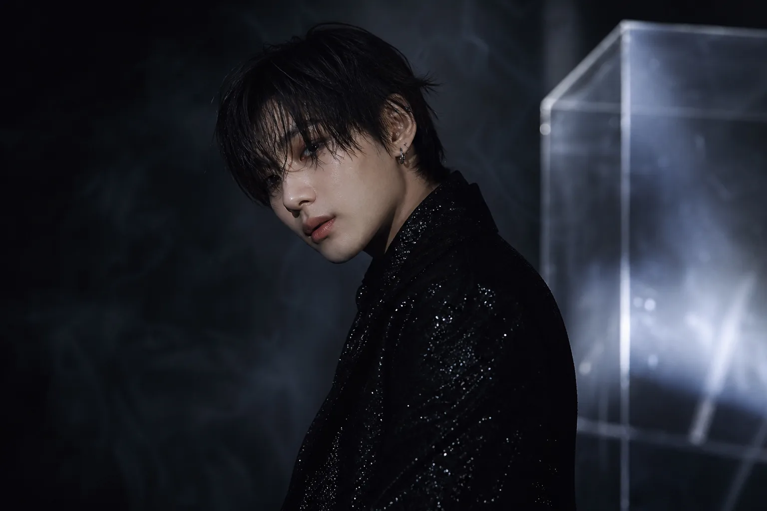 K-pop solo artist preparing a fall album era