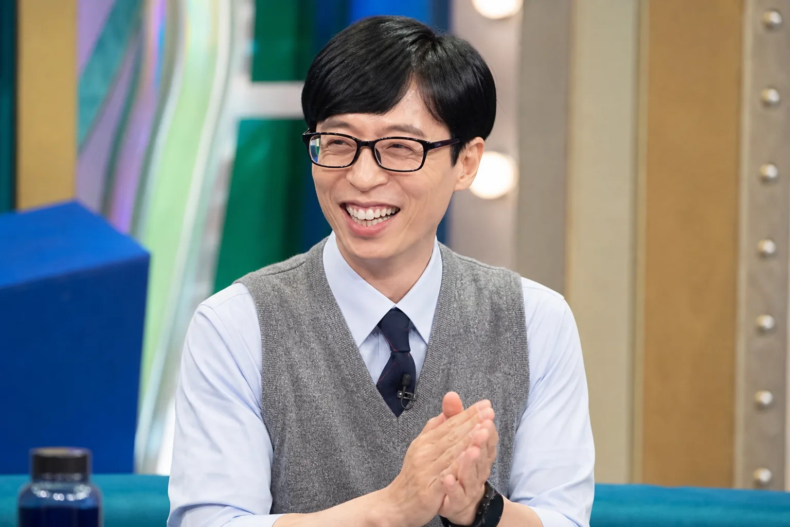 Audience data and studio lights symbolizing Korean entertainer popularity trends