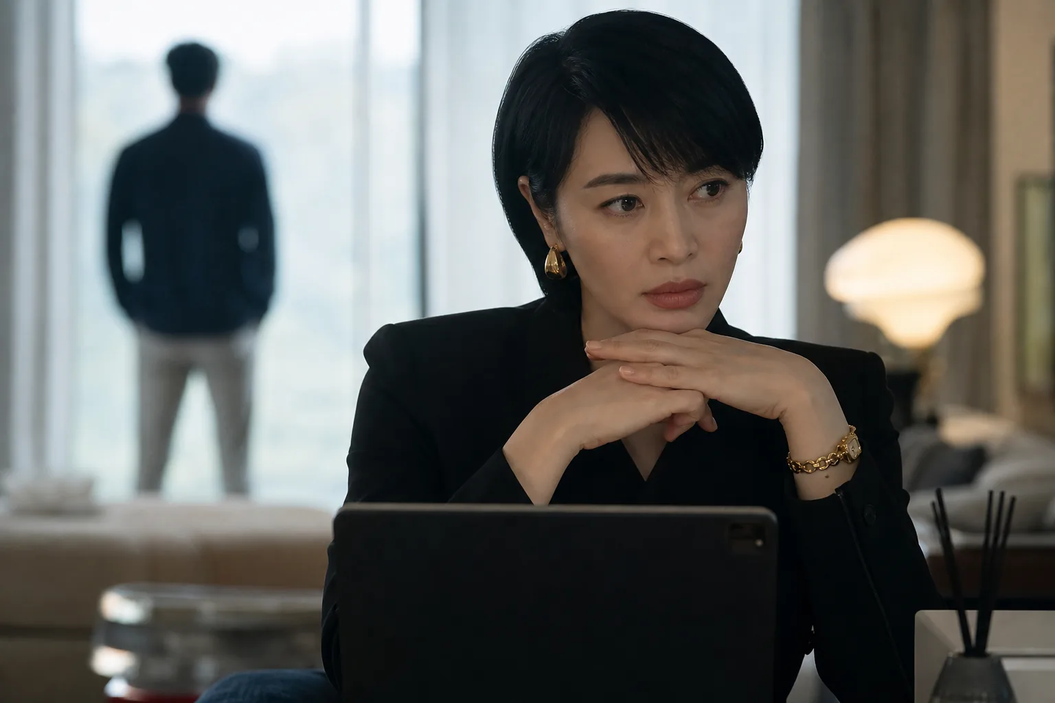 Luxury home and influencer image in Korean black comedy drama
