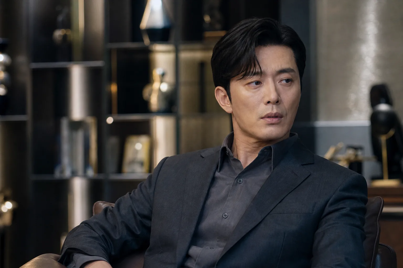 Tense neighboring families in Korean mystery comedy drama